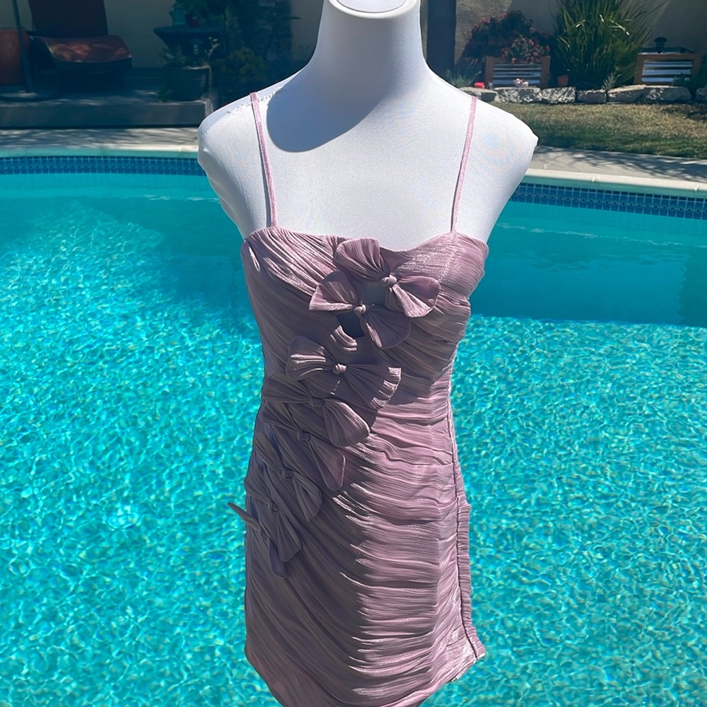 NWOT | Pink pastel mini with adjustable spaghetti straps.Bows! Peekaboo …